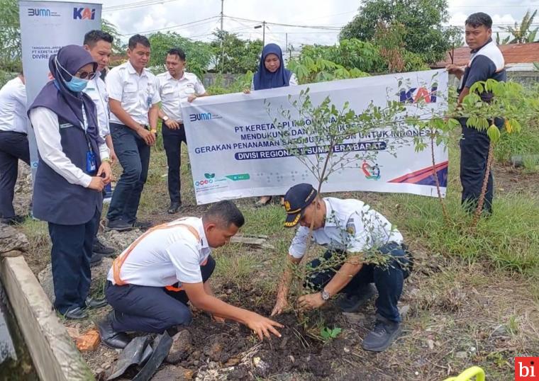 Sukseskan Gerakan Satu Juta Pohon, KAI Tanam Pohon dan Hijaukan Stasiun Serentak di...