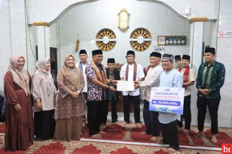 Supardi Serahkan Dana Hibah dan CSR Bank Nagari di Masjid Hidayah PTP