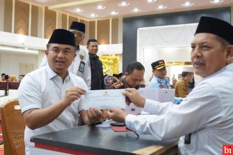 Sutan Riska Bersama Forkopimda dan Muzaki Potensial Lainnya Bayarkan Zakat Mal Melalui...