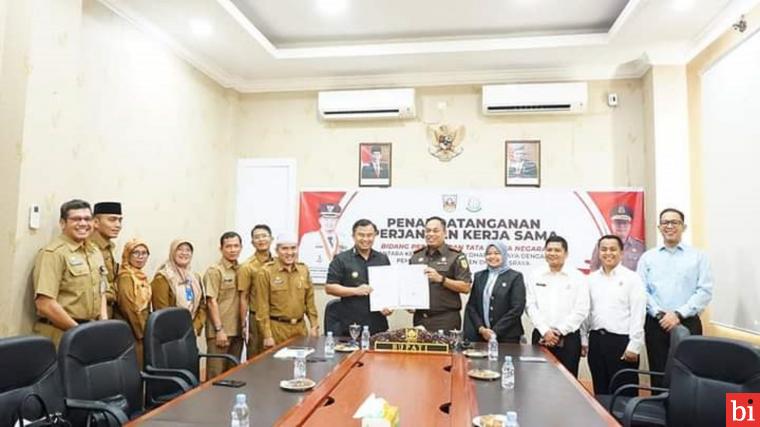 Sutan Riska Teken MoU Bidang Perdata dan TUN dengan Kajari Dharmasraya