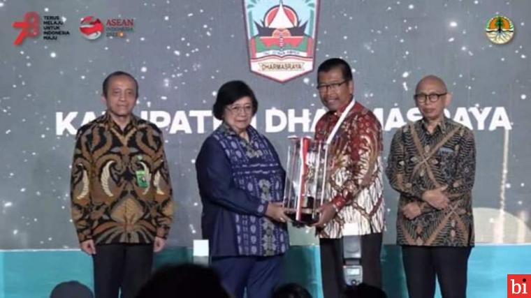 Sutan Riska Terima Anugerah Nirwasita Tantra Tahun 2023