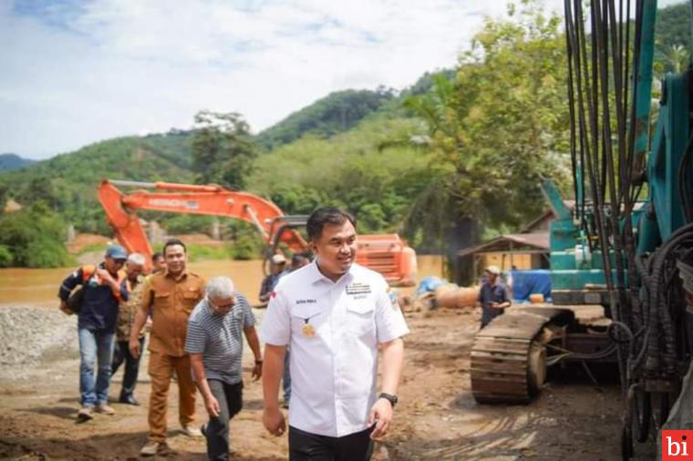 Sutan Riska Tinjau Progres Pembangunan Jembatan Gantung Siguntur