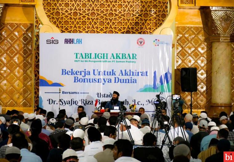 Tabligh Akbar PT Semen Padang Hadirkan Ustadz Syafiq Riza Basalamah