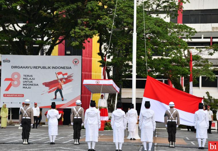 Tampilkan Para Srikandi Sebagai Petugas Upacara, Peringatan HUT RI ke-78  di Semen Padang...