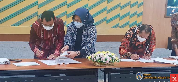 Rektor UNP dengan 15 Rektor PTN, Tanda Tangani Kontrak Hibah Revitalisasi LPTK Tahun 2022