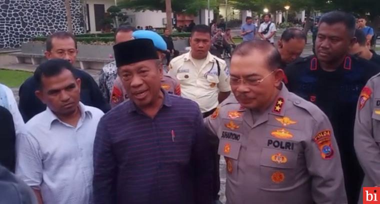 Terkait Video Petugas Polisi Memasuki Masjid Menggunakan Sepatu, Ini Klarifikasi Pengurus...