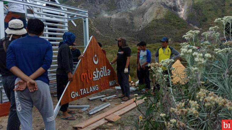 Tertinggi di Sumatera, MUsholla yang Berada Ditengah Hamparan Bunga Edelweiss Telah...