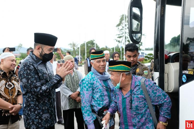 Tiba di Padang Panjang, Jemaah Haji Terharu Bertemu Keluarga