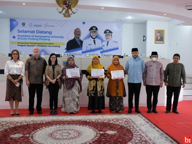 Tiga Guru Padang Panjang Terima Penghargaan Guru Binar