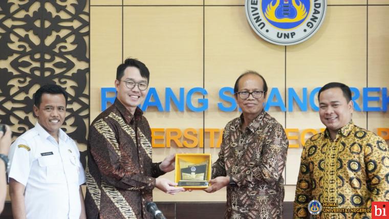 Tim LX Internasional Adakan Audiensi dengan Universitas Negeri Padang