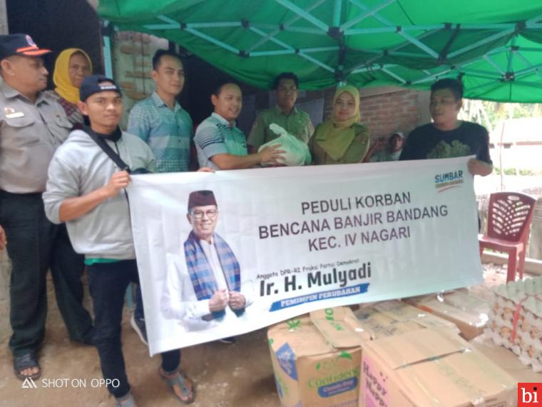 Tim Mulyadi Peduli Serahkan Bantuan Untuk Korban Banjir Agam