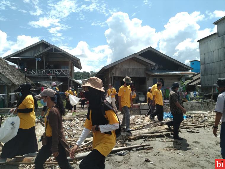 Tim Pengmas UNP Adakan Workshop dan Aksi Bersih Lingkungan di Muara Siberut  