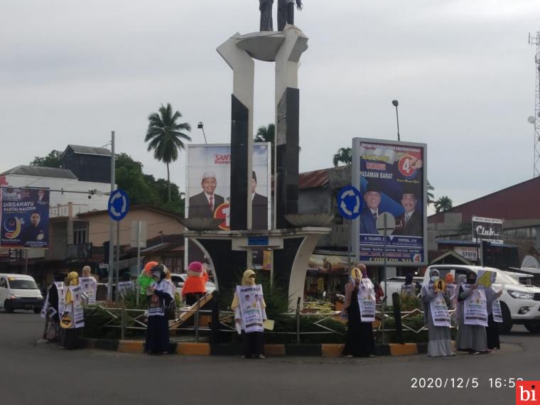 Tingkatkan Semangat dan Presentase Kemenangan, Tim Paslon Mahyeldi - Audy Lakukan Flash...