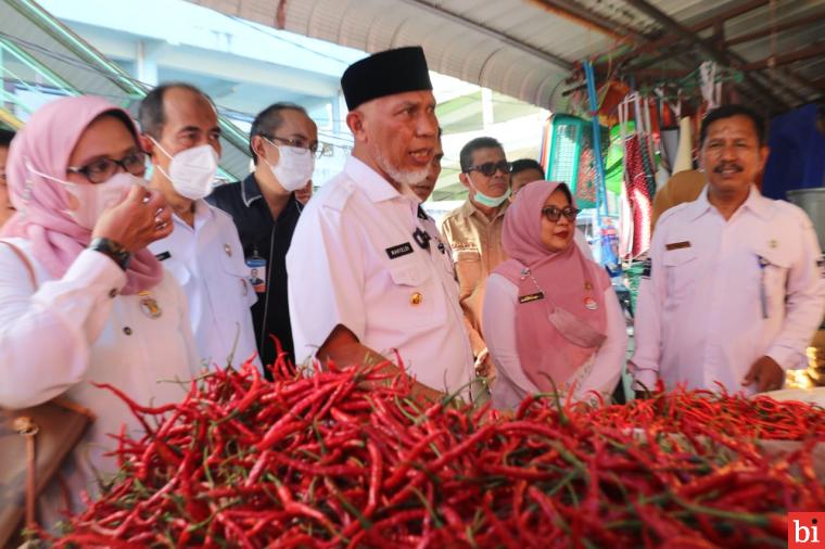 Tinjau Ketersediaan Bahan Pangan Jelang Idul Adha, Gubernur Sumbar: Harga Pangan Relatif...