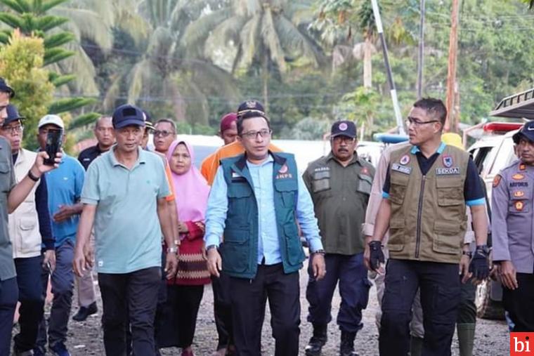 Tinjau Lokasi Terdampak Banjir Bandang dan Longsor, Ini Pesan Bupati Eka Putra