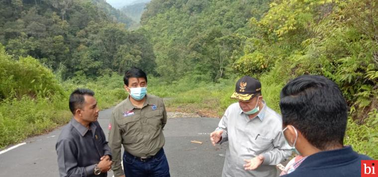 Tinjau Jalan Tembus Alahan Panjang-Bayang, Wagub Sebut Masih Ada 10 Kilometer yang Belum...