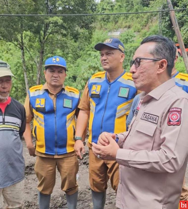 Tinjau Pembangunan Jembatan Darurat Menuju Nagari Sungai Jambu, Bupati Eka Putra Terus...