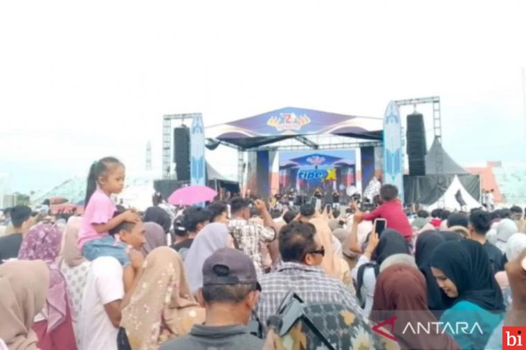 Tipe-X Hibur Ribuan Warga Dharmasraya di HUT Kabupaten ke-21