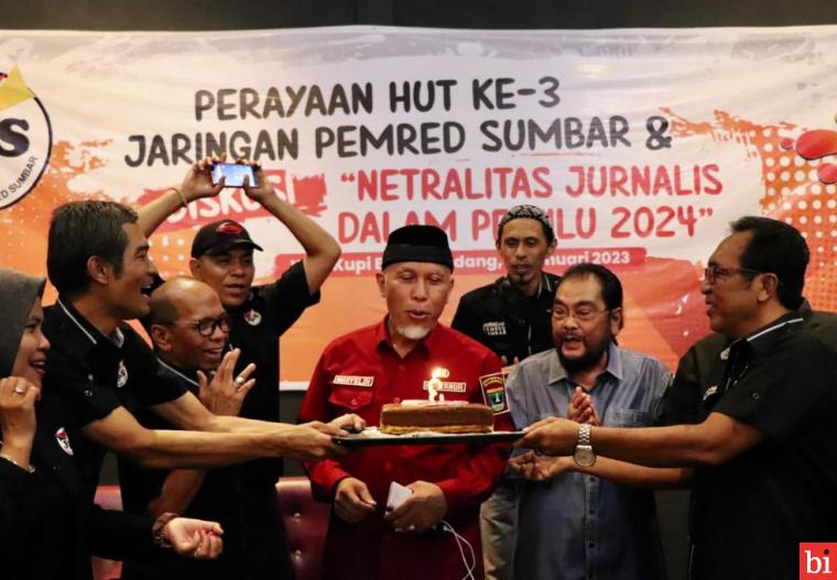 Tiup Lilin HUT ke-3 Jaringan Pemred Sumbar, Gubernur Mahyeldi: Tetap Jaga Kekompakan dan...