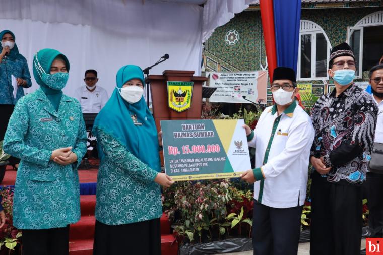 TP-PKK Sumbar Salurkan Bantuan Modal Usaha Baznas Untuk UP2K