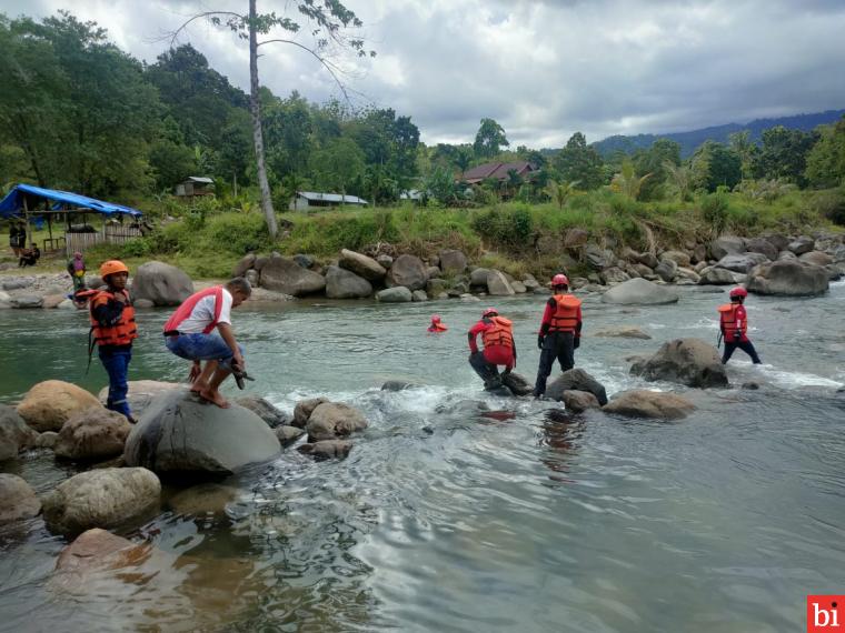 TRC Semen Padang Bantu Pencarian 3 Pelajar Hanyut di Sungai Bangek