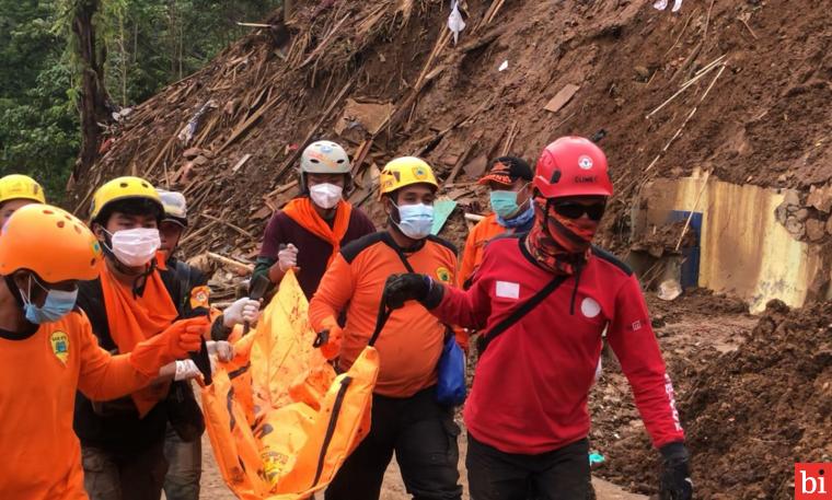 TRC Semen Padang Bersama SAR Gabungan Evakuasi 4 Korban Gempa di Desa Cijedil