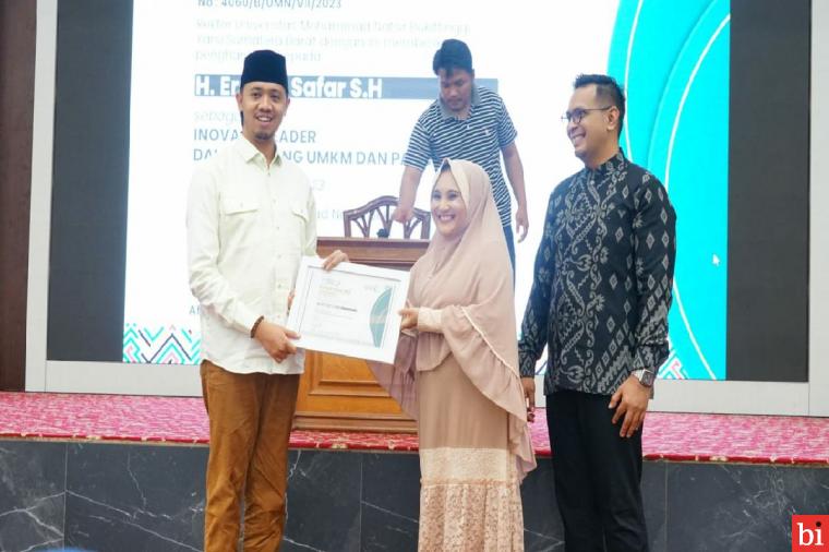 Universitas Mohammad Natsir Berikan Penghargaan Inovatif Leader  Kepada Wako Erman  Safar