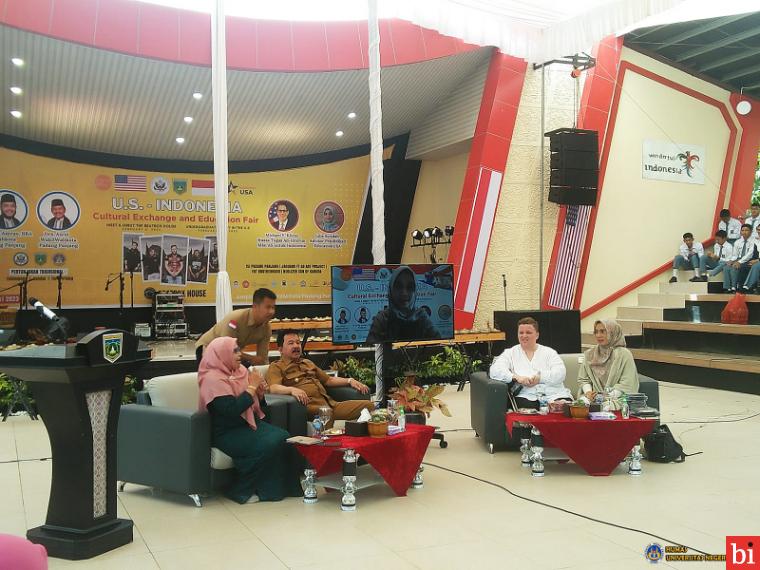 UNP Berpartisipasi pada Acara Education Fair USA - Indonesia di Padang Panjang