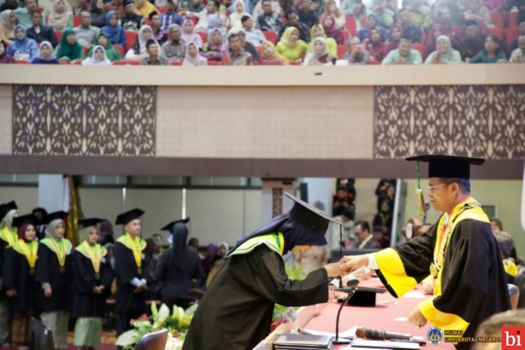 UNP Gelar Wisuda ke-134: Menyemai Generasi Emas untuk Sumatera Barat