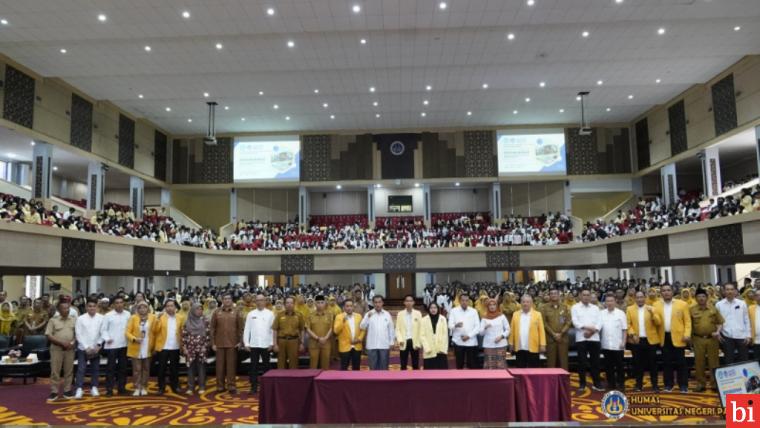 UNP Pelepas 1699 Mahasiswa PLK-Asistensi Mengajar dengan Seremoni Bersejarah di Padang