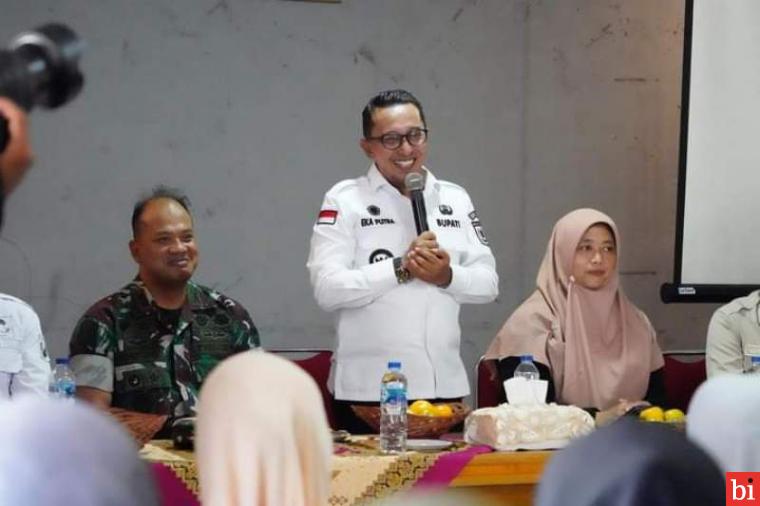 Upah Bajak Gratis Diserahkan, Bupati Eka Putra Berharap Mampu Membantu Masyarakat