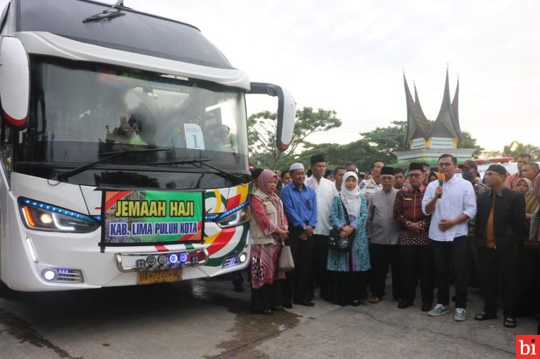 Wabup Rizki Kurniawan Lepas Keberangkatan 274 Jemaah Haji Kabupaten Limapuluh Kota