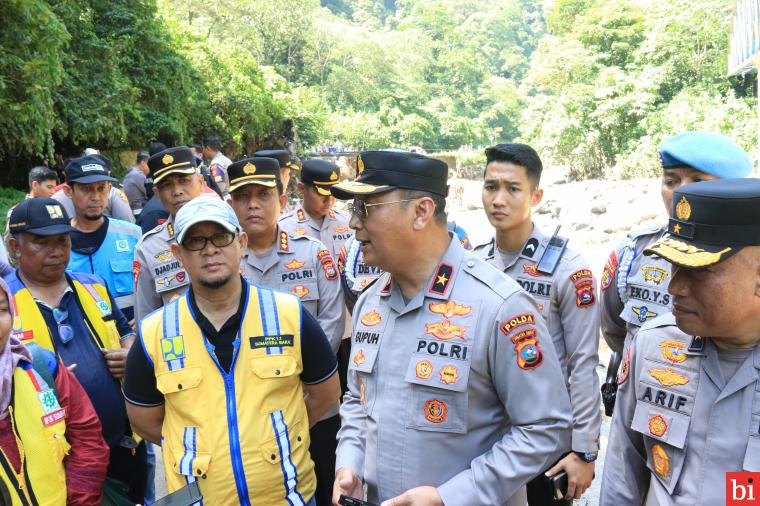 Wakapolda Sumbar Tinjau Jalan Putus di Lembah Anai