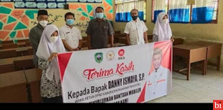 Wakil Ketua DPRD Danny Ismaya Salurkan Bantuan Mobiler untuk Sekolah di Pasaman