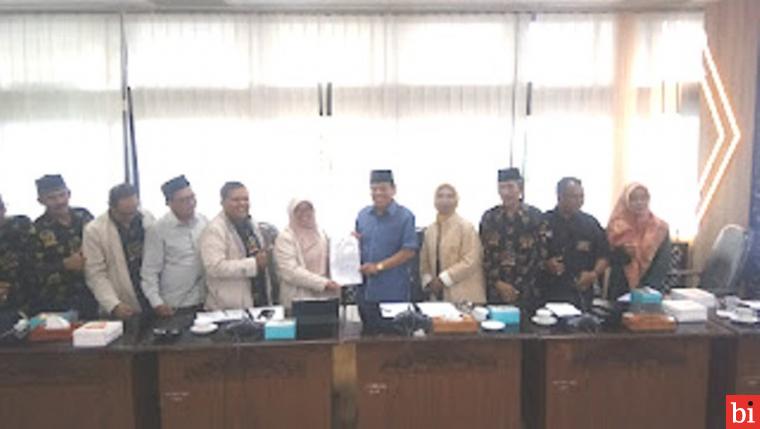 Wakil Ketua DPRD Sumbar dan Sekwan Terima Aspirasi PABPDSI