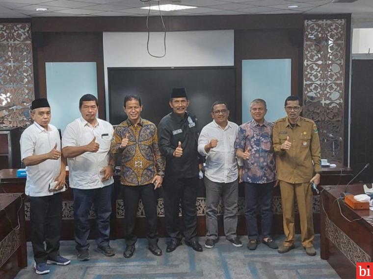 Wakil Ketua DPRD Sumbar Indra Dt Rajo Lelo Bahas Rancangan Perda Soal APBD Perubahan Riau...