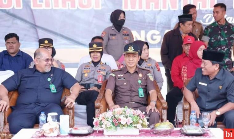 Wakil Ketua DPRD Sumbar Suwirpen Suib Hadiri Apel Gelar Pasukan Operasi Mantap Brata...