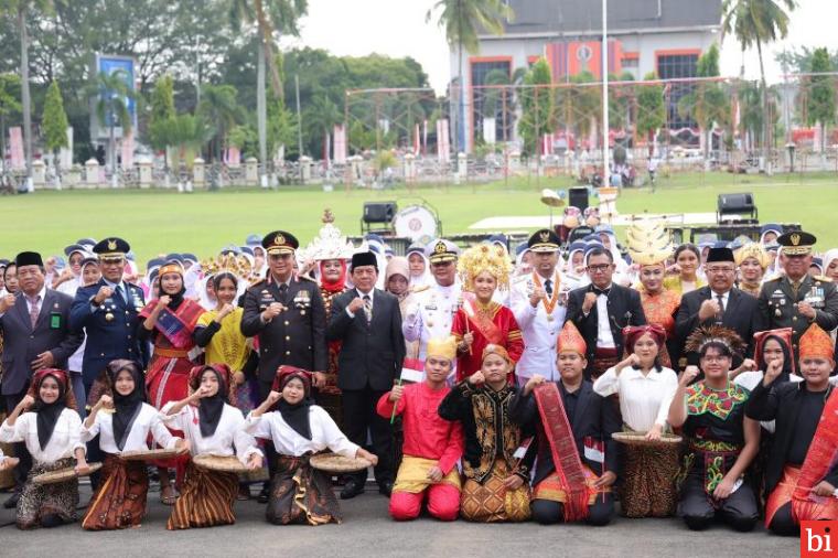 Wakil Ketua DPRD Sumbar, Suwirpen Suib, Hadiri Prosesi Penurunan Bendera HUT RI Ke-79