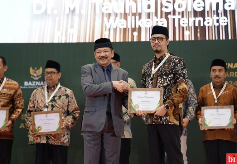 Wako Bukittinggi Erman Safar Raih Penghargaan BAZNAS Award 2024