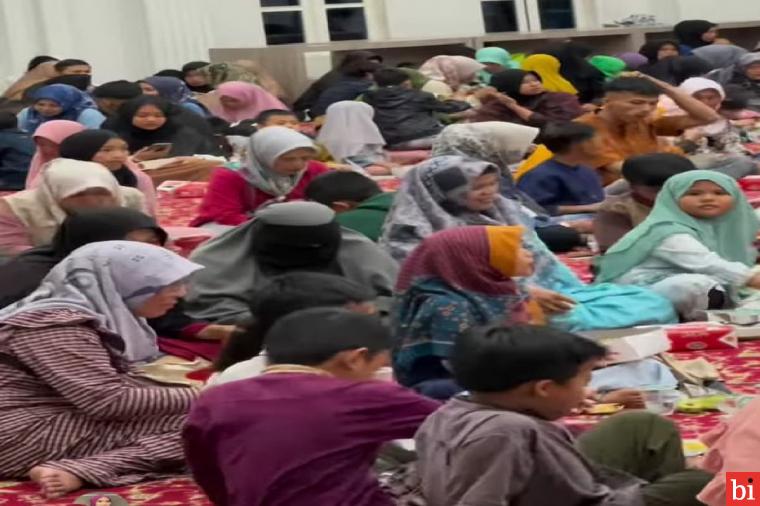 Wako Erman Safar, Buka Bersama Ratusan Anak Yatim di Bukittinggi