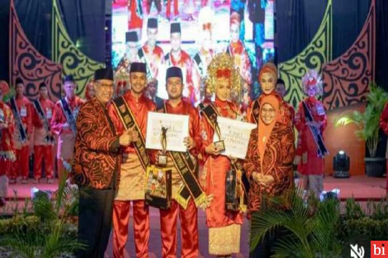 Wako Erman Safar Buka Malam Anugerah Duta Wisata Bujang Jo Gadih Kota Bukittinggi Tahun...