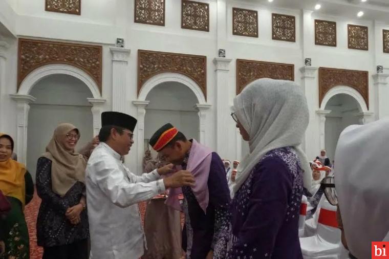 Wako Erman Safar Lepas Secara Resmi 317 Orang Jemaah Calon Haji Kota Bukittinggi