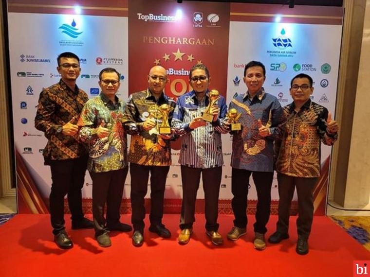 Wali Kota Padang Hendri Septa Raih TOP BUMD Award 2022