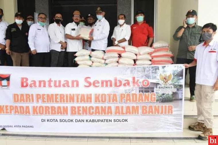 Wali Kota Padang Tinjau Bencana Banjir di Solok dan Serahkan Bantuan