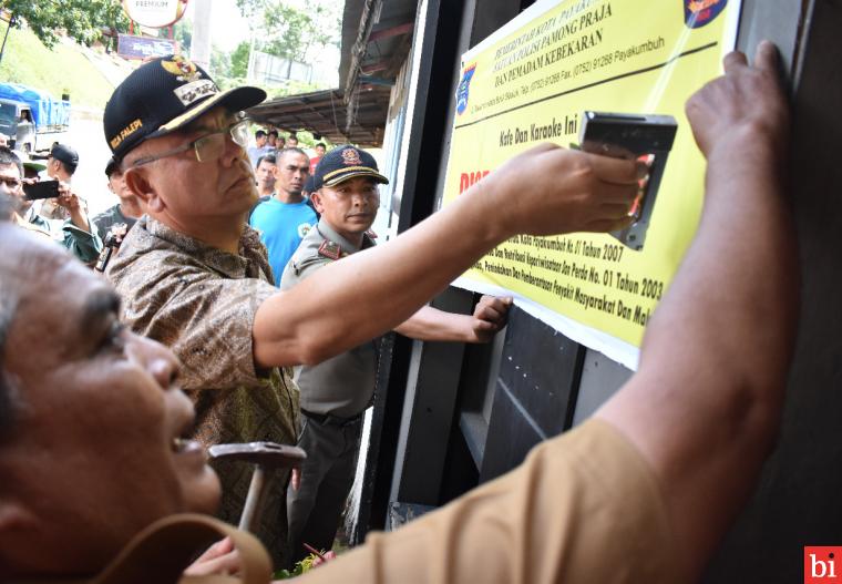 Wali Kota Riza Falepi Segel 5 Kafe Terindikasi Maksiat Bersama Tim 7