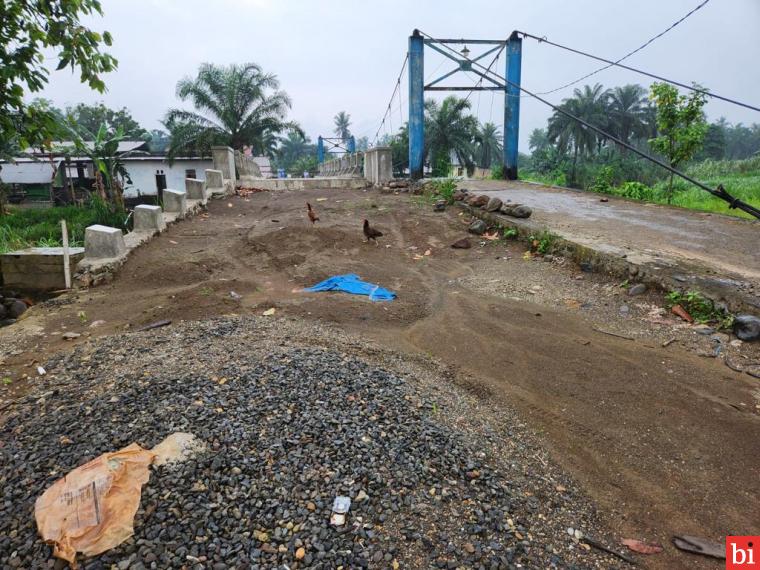 Warga Kampung Dua Mahakarya Pasbar, Bangun Jembatan Swadaya Senilai Rp600 Juta