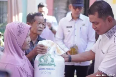 Launching program bantuan pangan tersebut dilakukan...