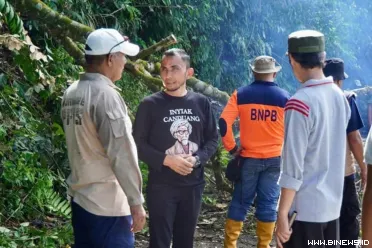 atusan orang di Kelurahan Ganting, Sigando dan Ekor Lubuk,...