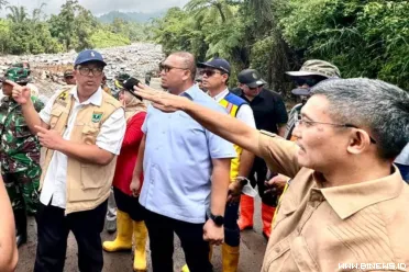 Wakil Ketua Komisi VI DPR RI, Andre Rosiade, meninjau...