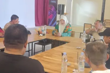 Anggota Komisi XII DPR RI dari Fraksi PKS Nevi Zuairina,...
